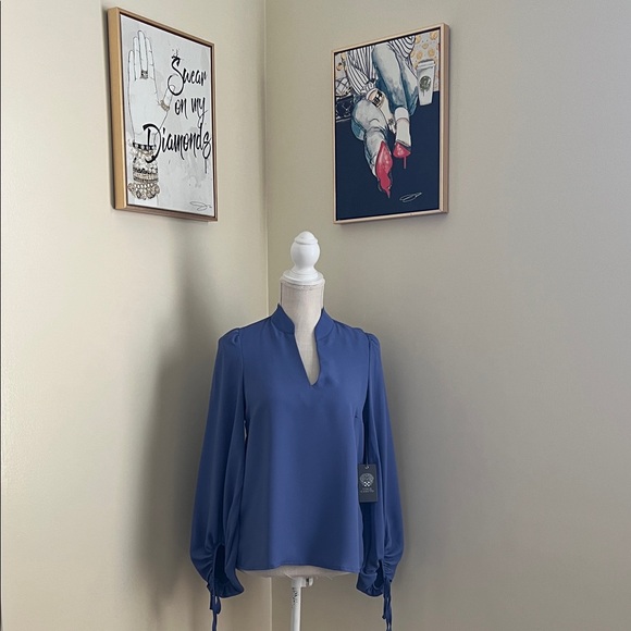🆕 Vince Camuto Blue Blouse with Tie Sleeves - Picture 3 of 14